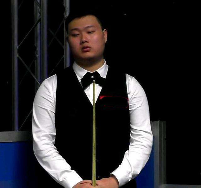 梅西：世界杯连冠很难，但会拼！他依旧谦逊、低调、无私！（梅西：卫冕世界杯不易，但会拼尽全力；仍旧谦逊、低调、无私）