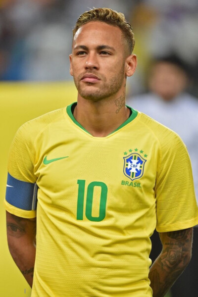 德甲-奥利塞2射1传迪亚斯2传1射 凯恩传射拜仁8-1狼堡